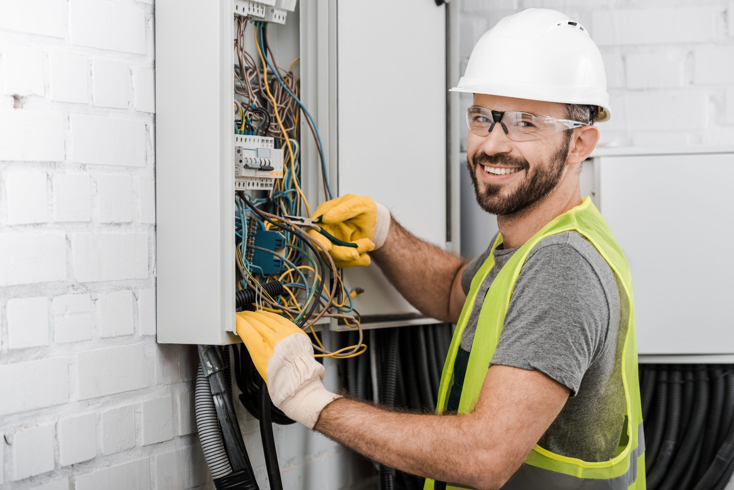 LMIA Approved Canada Jobs for Foreigners – Electrician